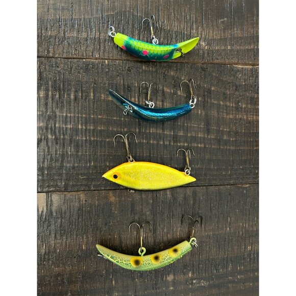 Set Of 4 Vibrant Fishing Lures With Hooks For Freshwater & Saltwater Angling - Picture 2 of 5